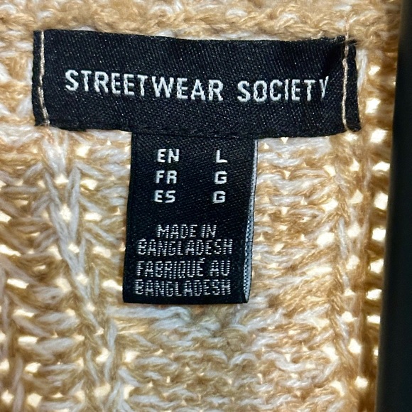 Women’s Stylish Beige Knit Sweater - Picture 3 of 5